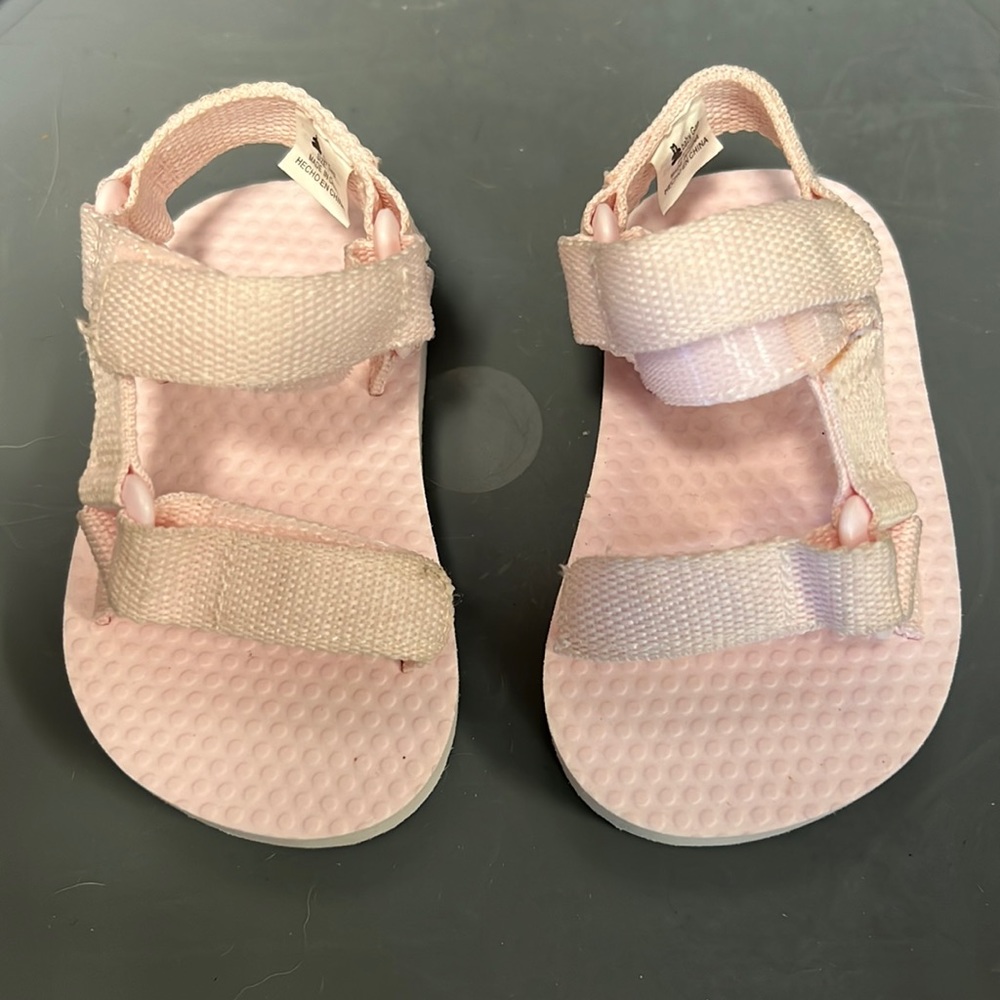 CUTE BABY GAP SANDALS